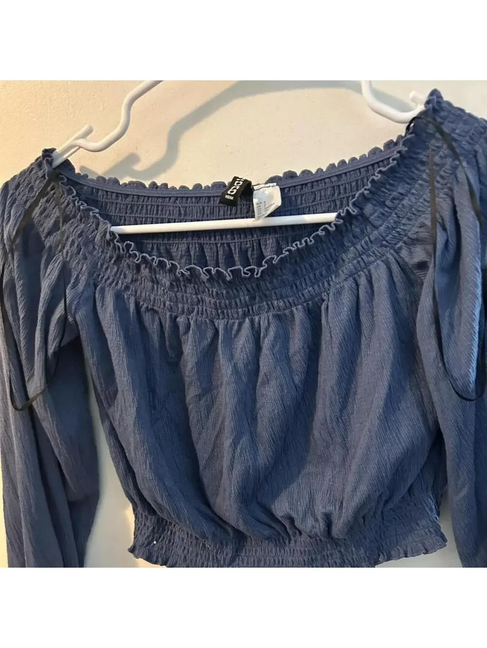 H&M Divided blue long sleeve top. Size S #feminine #summer
